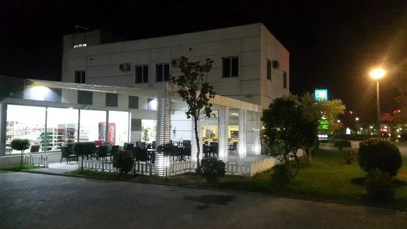 Hotel Alpet - Image 1