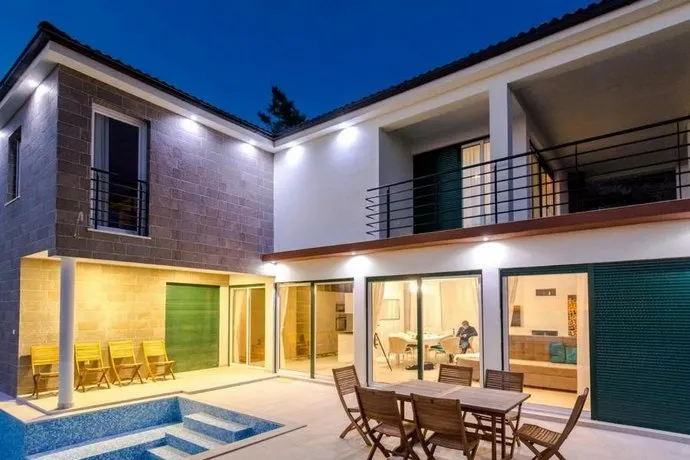 Villa Royal Gold by Villas Guide - Image 1