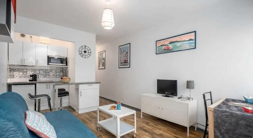 Bayonne et Anglet a pied - Terrasse bois privative - Image 1