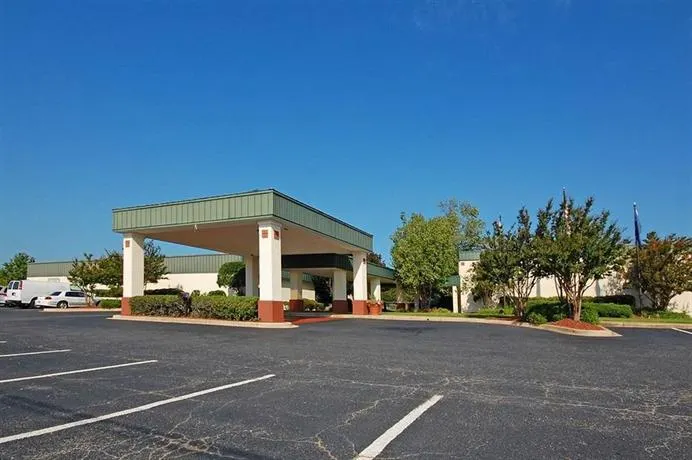 Camden West Inn - Image 1