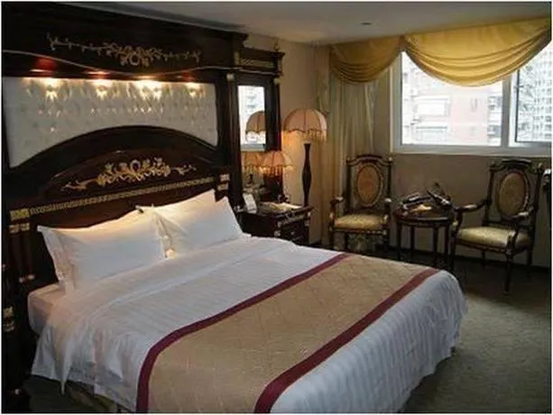Sovereign Hotel - Image 1