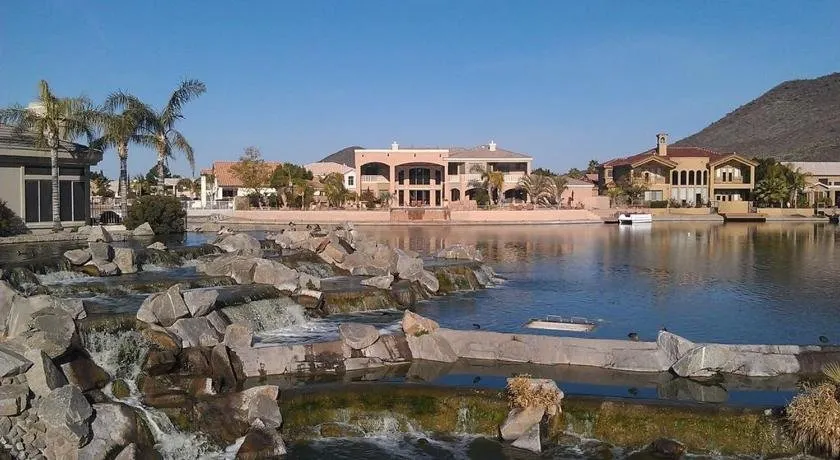Glendale Arizona Lakeside Property - Image 1