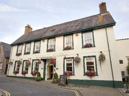 The George Hotel - Image 1