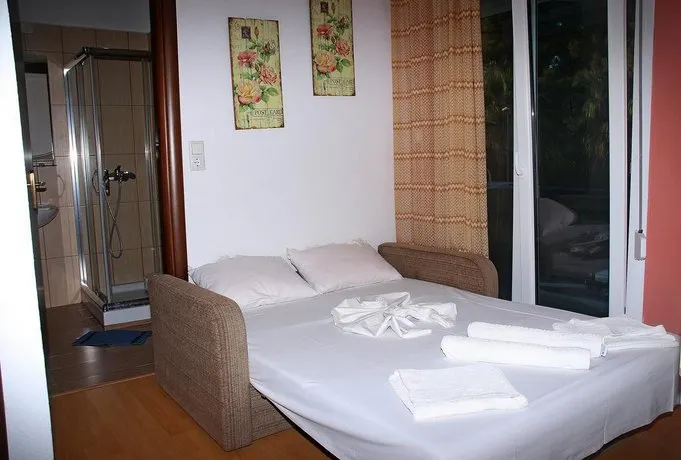 Kristal Hotel - Image 1