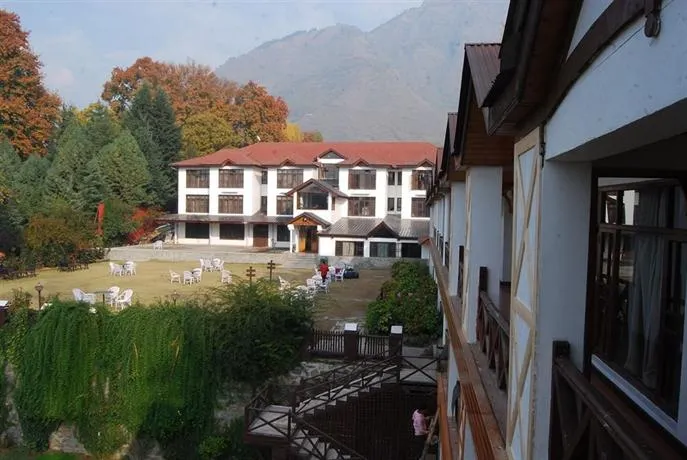 Hotel Heevan Resort - Image 1