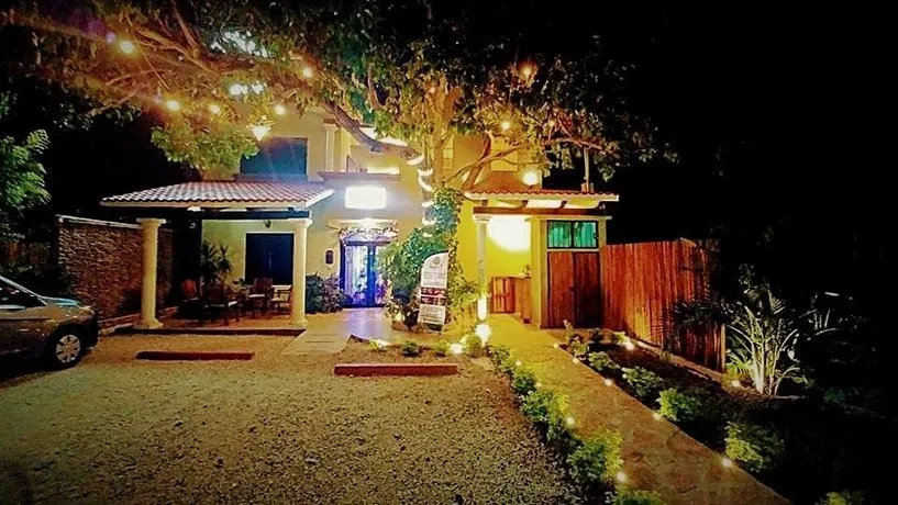 El Roble Hotel - Image 1