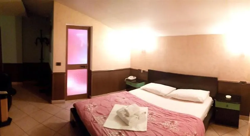 Motel 111 - Image 1