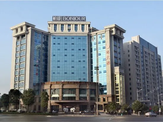 Bonjour Hotel - Image 1