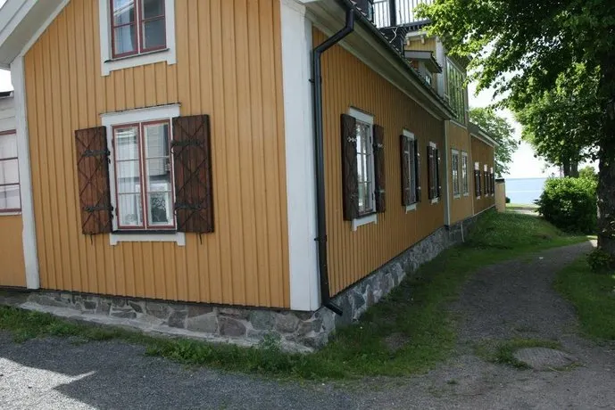 Uddens Bed & Breakfast - Image 1