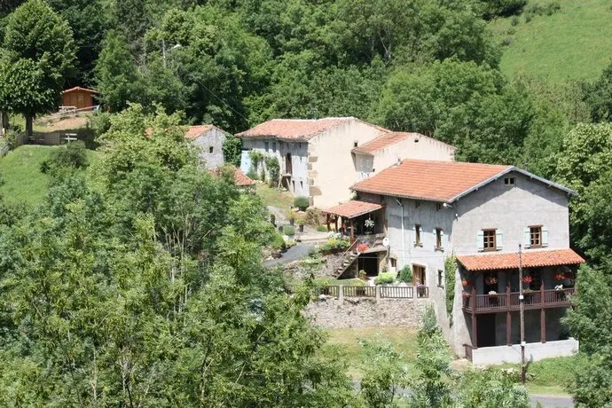 Les Trois Noyers - Image 1
