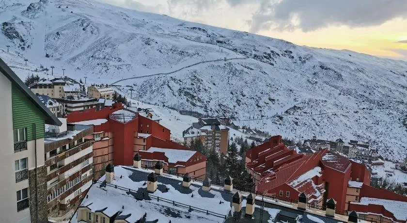 SIERRA NEVADA apartamento, ideal para grupos, aparcamiento en la puerta y con impresionantes vistas - Image 1
