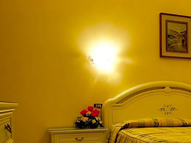 Hotel Michelangelo - Image 1