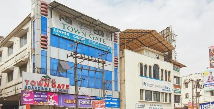 Hotel Town Gate - Image 1