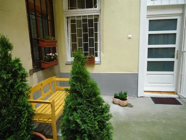 Izabella Apartment - Image 1
