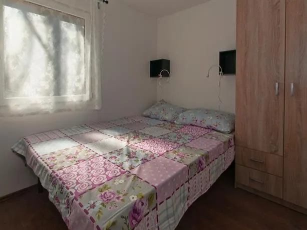 Ribarska Kuca Romana - Image 1