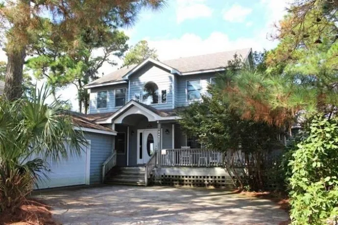 On Valentine Pond 554 5 Bedrooms 4 Bathrooms Home - Image 1