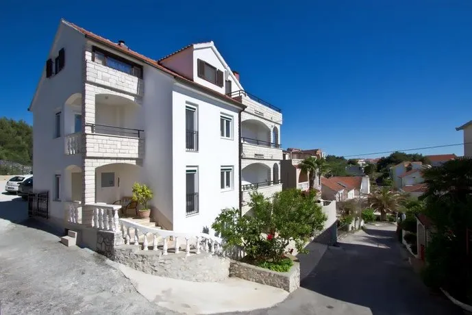 Villa Yvonne - Image 1