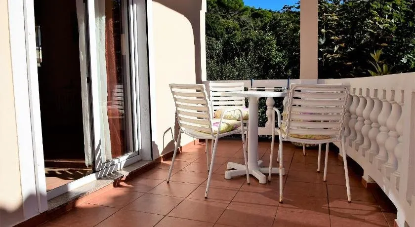 Vicky Accommodation - Image 1
