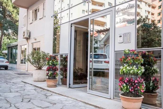 Villa Giardino - Image 1