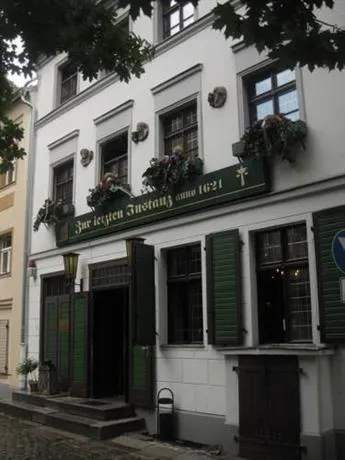 Voltaire Apartments - Image 1