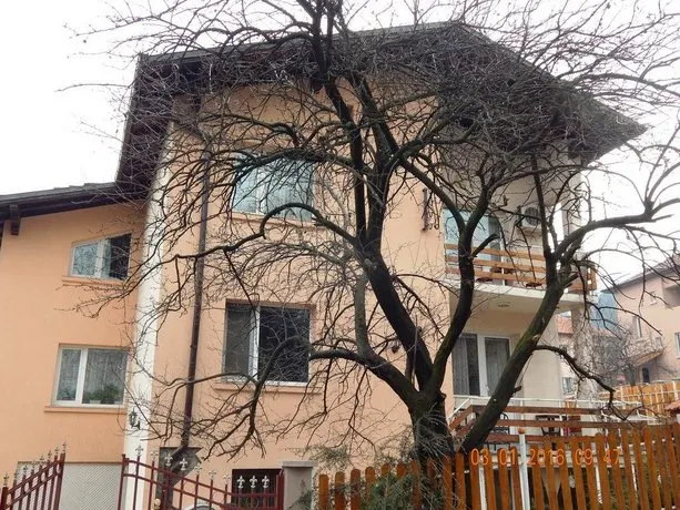 Guest House Zdravets - Image 1