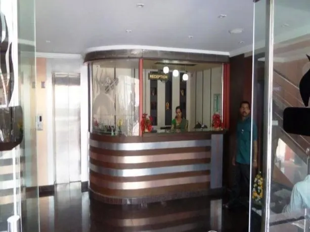 Hotel Revis Heights - Image 1
