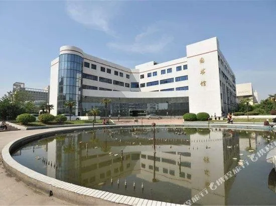 LINGLONG HOSTEL - Image 1
