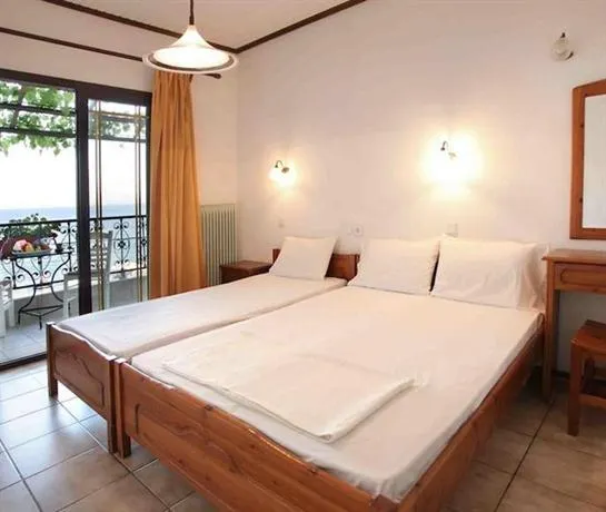 Heraklia Beach Camping & Apartments - Image 1