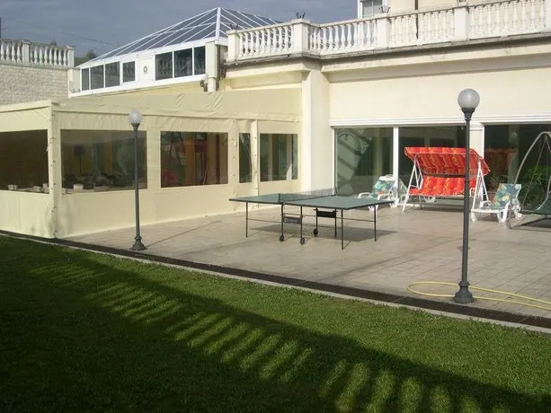 Villamaxx Suites & Apartments - Image 1