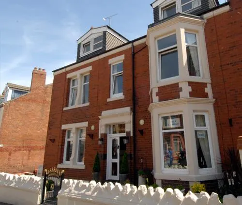 Sunholme Guest House - Image 1