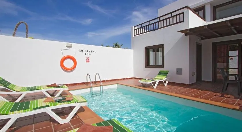 Villa Julianne 4 - Image 1