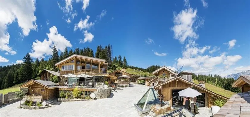 La Maison Des Bois-Marc Veyrat - Image 1