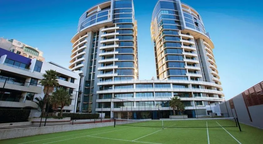 Melbourne Seaviews, Pool & Tennis - Image 1