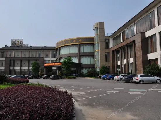 Zhejiang Crown Holidy Hotel - Image 1