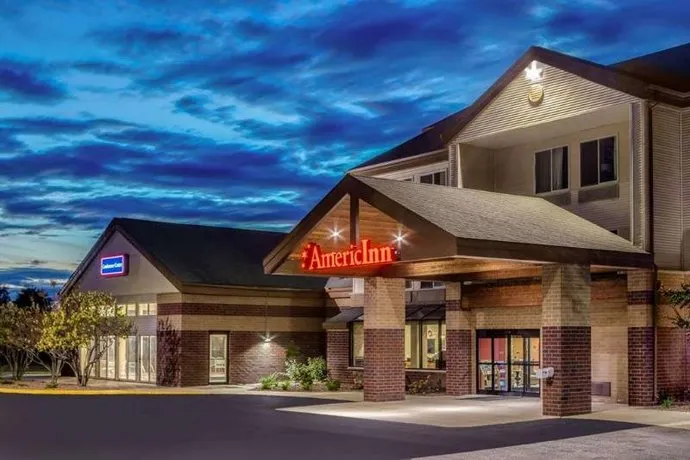 Travelers Inn Convention Ctr - Image 1