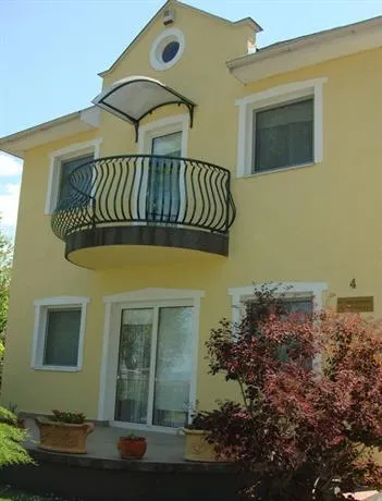 La Villa Apartmenthaus - Image 1