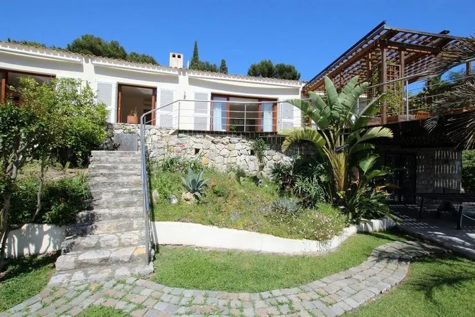 Luxury villa in Cannes hills - Image 1