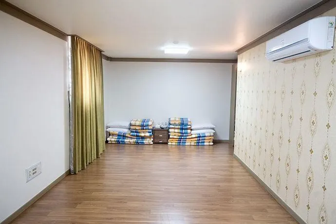 New Island Tourist Hotel - Image 1