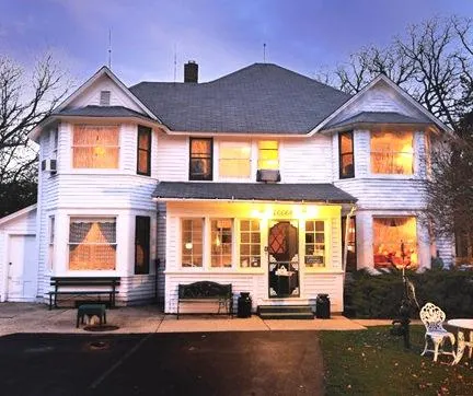 Old Victorian Farmhouse Bed & Breakfast - Image 1