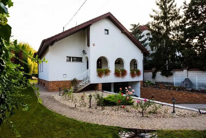 Mercedes Garden - Image 1