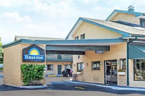 DAYS INN BY WYNDHAM MYSTIC - Image 1