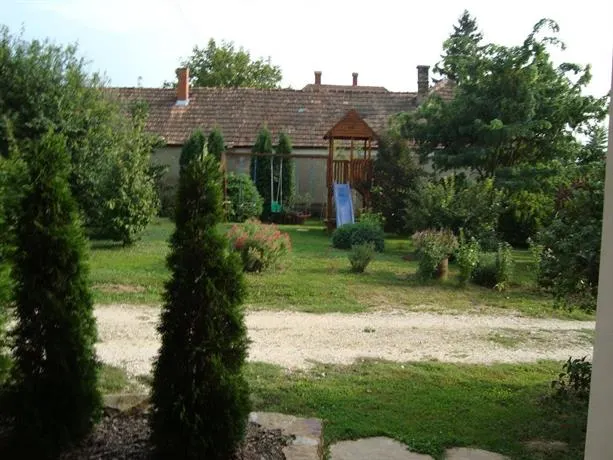 Anzsore Apartman - Image 1