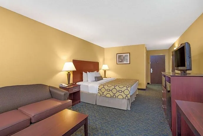 BAYMONT BY WYNDHAM WINSTON SALEM - Image 1