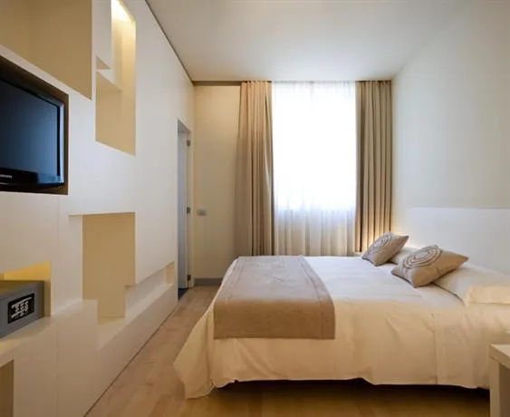 Eos Hotel - Image 1
