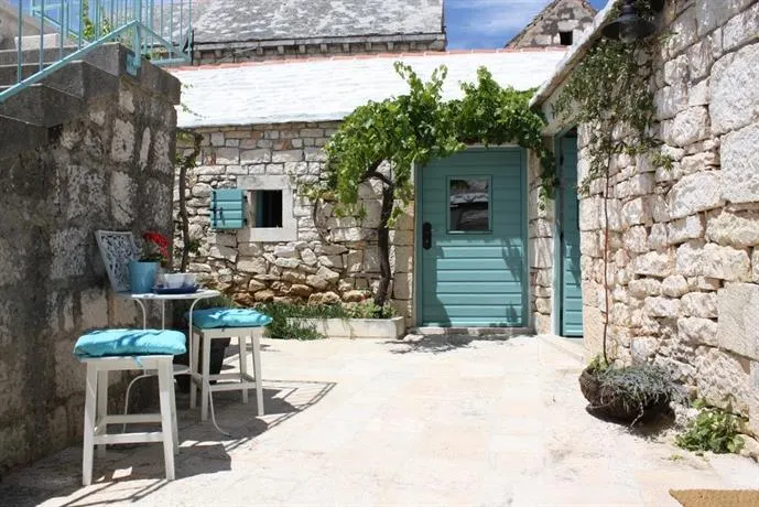 Holiday Home Selca Stone Cottage - Image 1