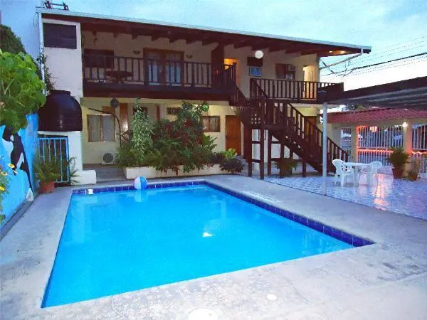 Michael's Surfside Hotel - Image 1