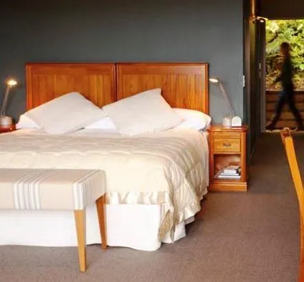 Stewart Island Lodge - Image 1
