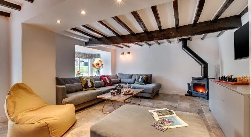 Aysgarth Nook by Maison Parfaite - Luxury Holiday Home with Hot Tub - Image 1