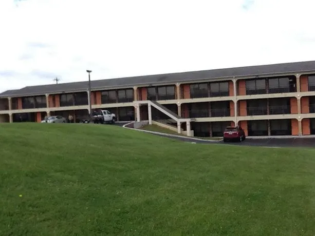 New Eastern Inn Elkton - Image 1