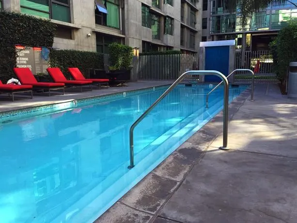 Spacious Suites Walk to L A Live - Image 1